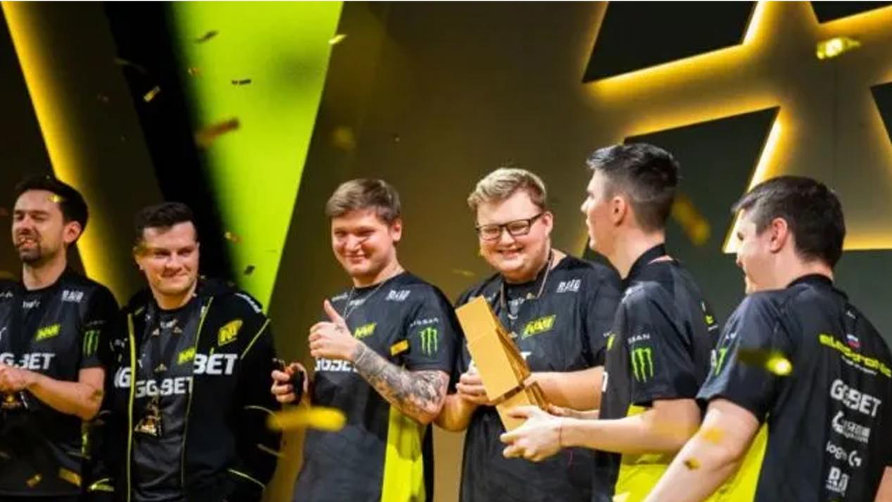 赛事中的持 赛事中的持