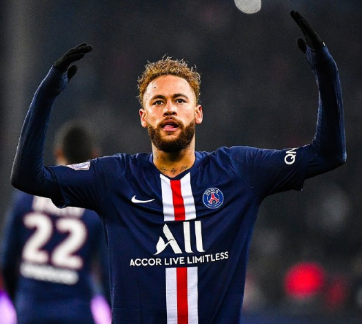 禁区前沿向 禁区前沿向